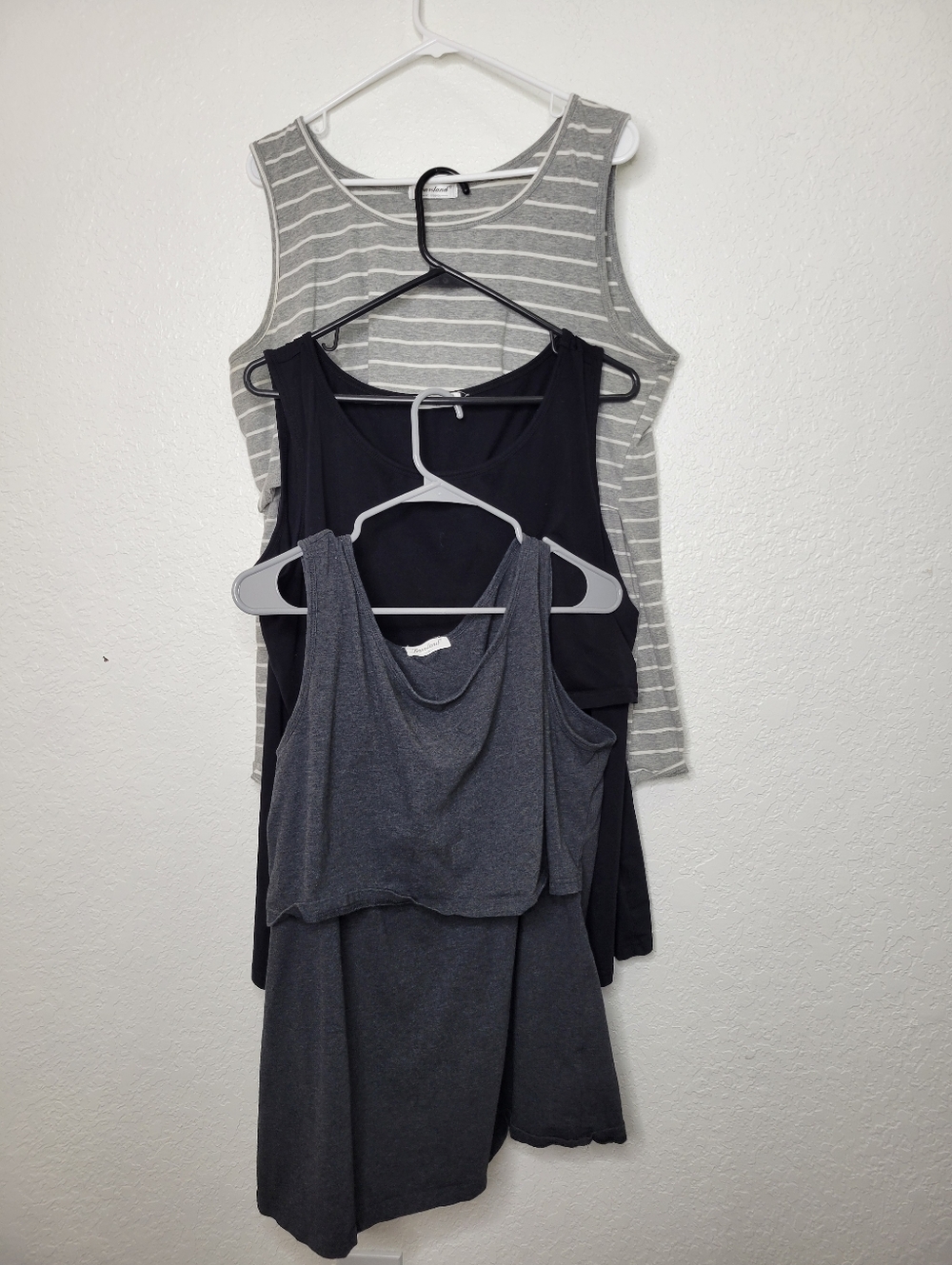 Set of 3 Bearsland Size XXL Nursing Sleeveless Tank Tops in Black and Gray